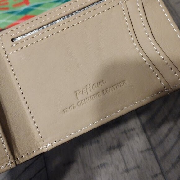 ** SOLD OUTSIDE OF POSHMARK ** Men's RFID Blocking Leather Wallet - Picture 5 of 5